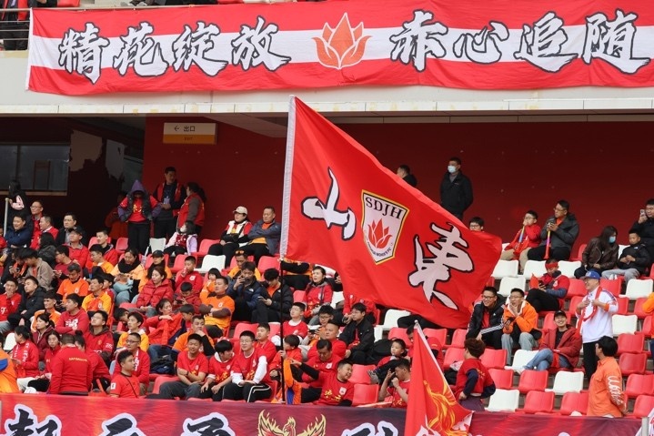 主場上萬名球迷的吶喊助威，給山東體彩女足征戰(zhàn)女超增添了能量與動(dòng)力