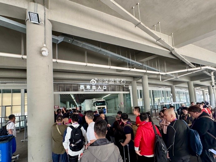 盛況空前！記者曬照：距離中澳之戰(zhàn)還有三小時，現(xiàn)場記者已超百名