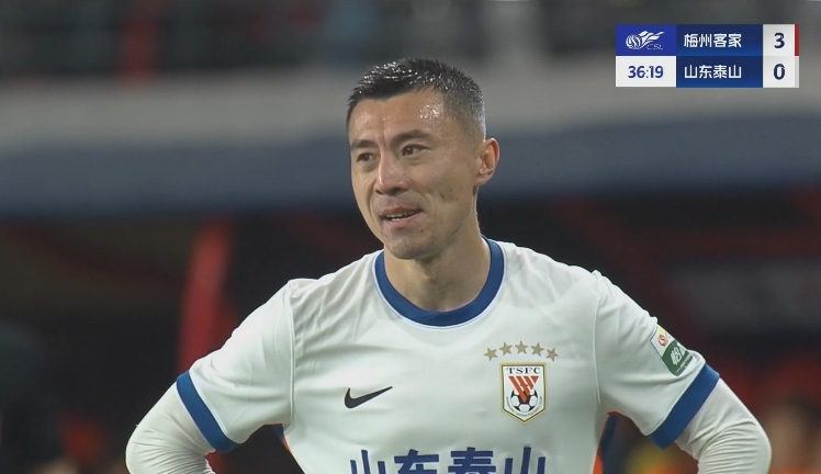 34分鐘0-3落后！36歲鄭錚苦笑36歲大雷沮喪 替補(bǔ)席黃政宇神態(tài)輕松