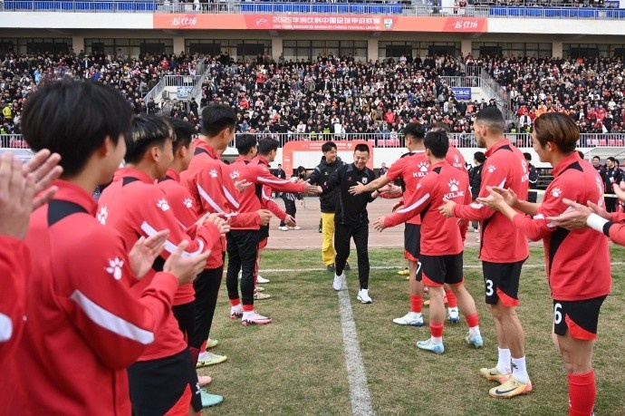 今日賽前，俱樂部為前球員馬曉磊及文爍舉行了退役儀式