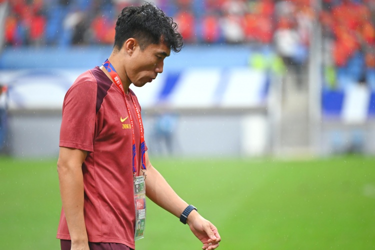 滬媒：單后腰讓國足防守承受更大壓力，若鄭智沒退役或能勝任
