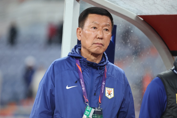 崔康熙：間歇期被抽調(diào)了很多球員訓(xùn)練受影響，國腳每人狀態(tài)不同