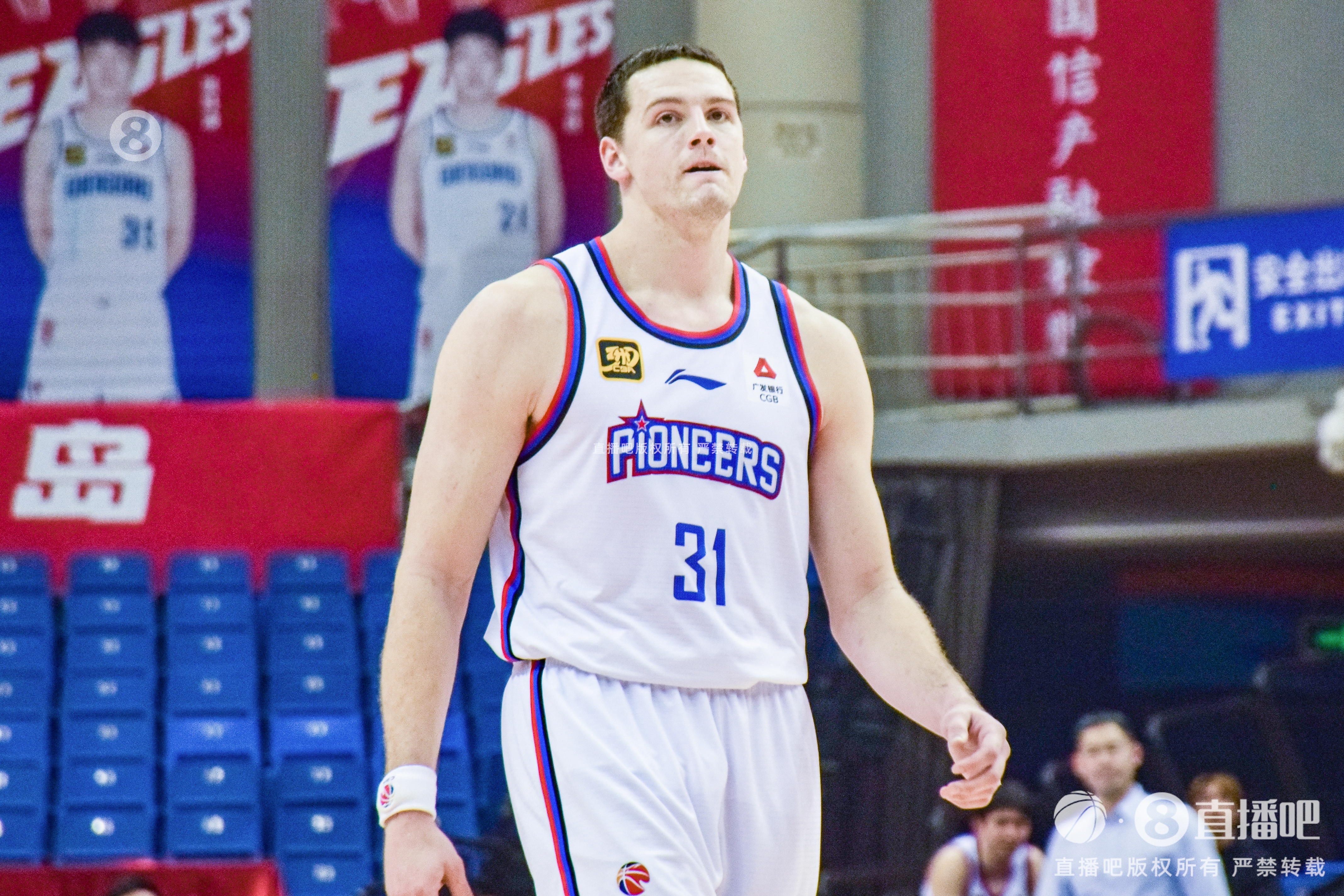 狀態(tài)不對勁！大衛(wèi)-詹姆斯10中3僅拿7分8板4助 4失誤