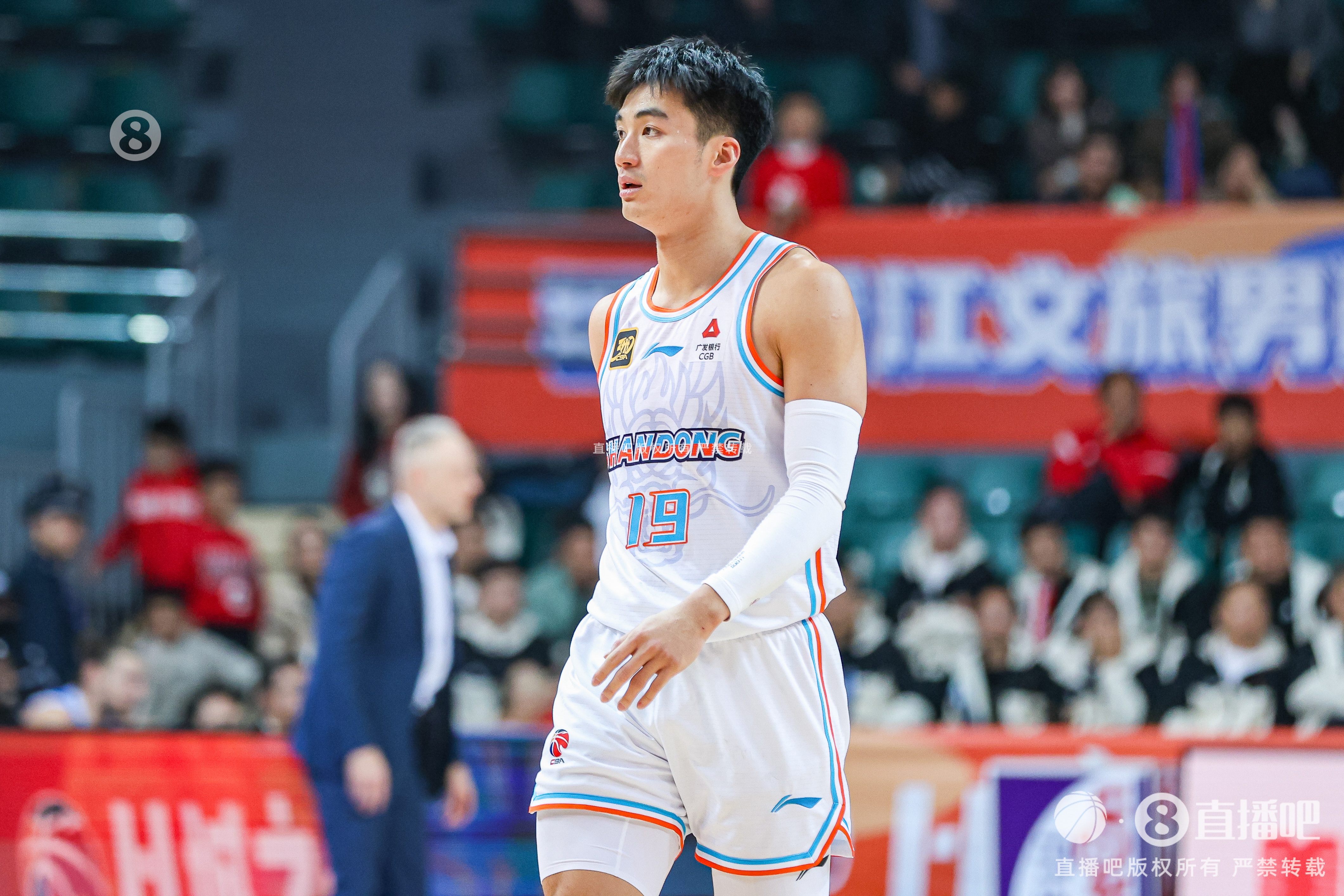 今天效率奇高！于德豪上半場11分鐘7投5中砍下全隊最高的12分