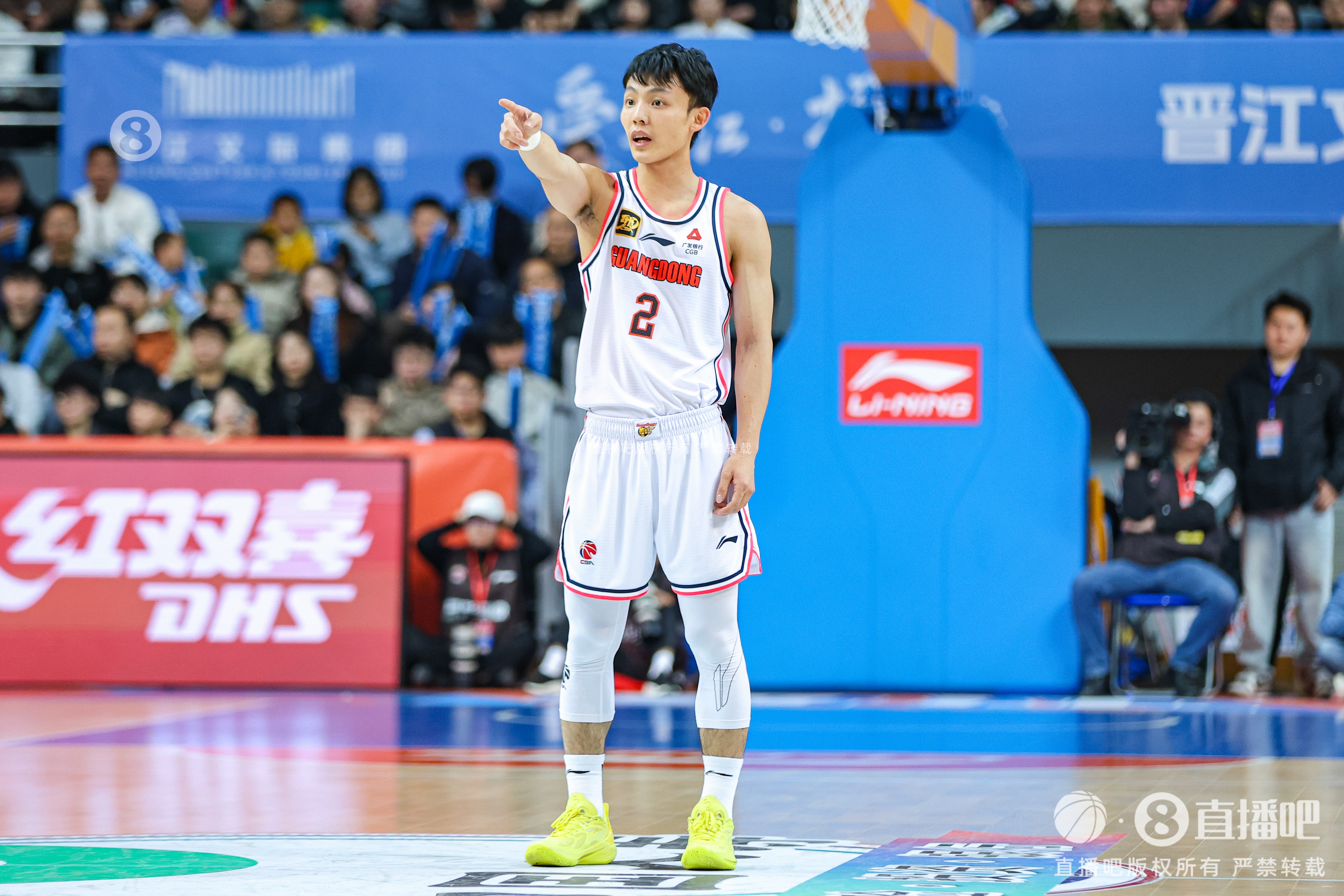 手熱！徐杰打滿首節(jié)5中4拿到10分2助 正負(fù)值+17